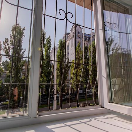 Big Jacuzzi , Sauna , Khreshchatyk apartments Kiev Bagian luar foto