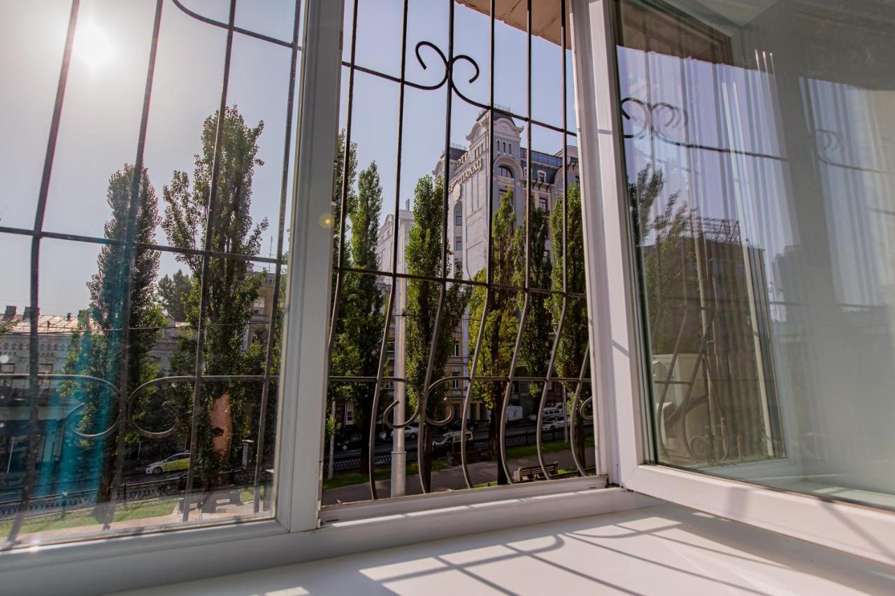 Big Jacuzzi , Sauna , Khreshchatyk apartments Kiev Bagian luar foto