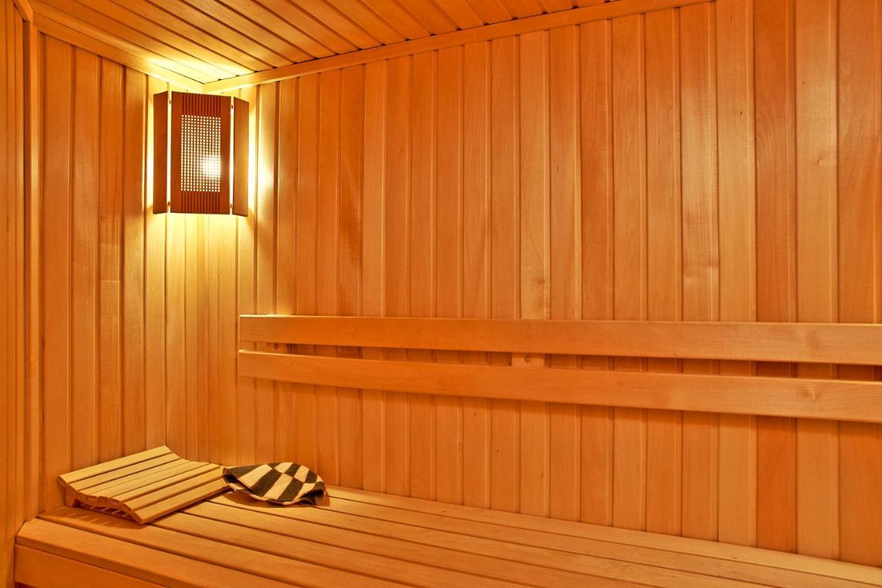 Big Jacuzzi , Sauna , Khreshchatyk apartments Kiev Bagian luar foto