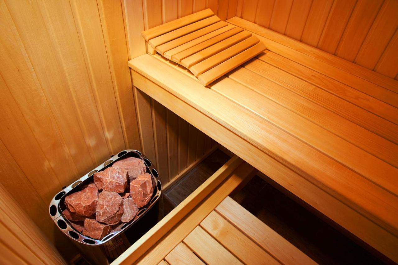 Big Jacuzzi , Sauna , Khreshchatyk apartments Kiev Bagian luar foto