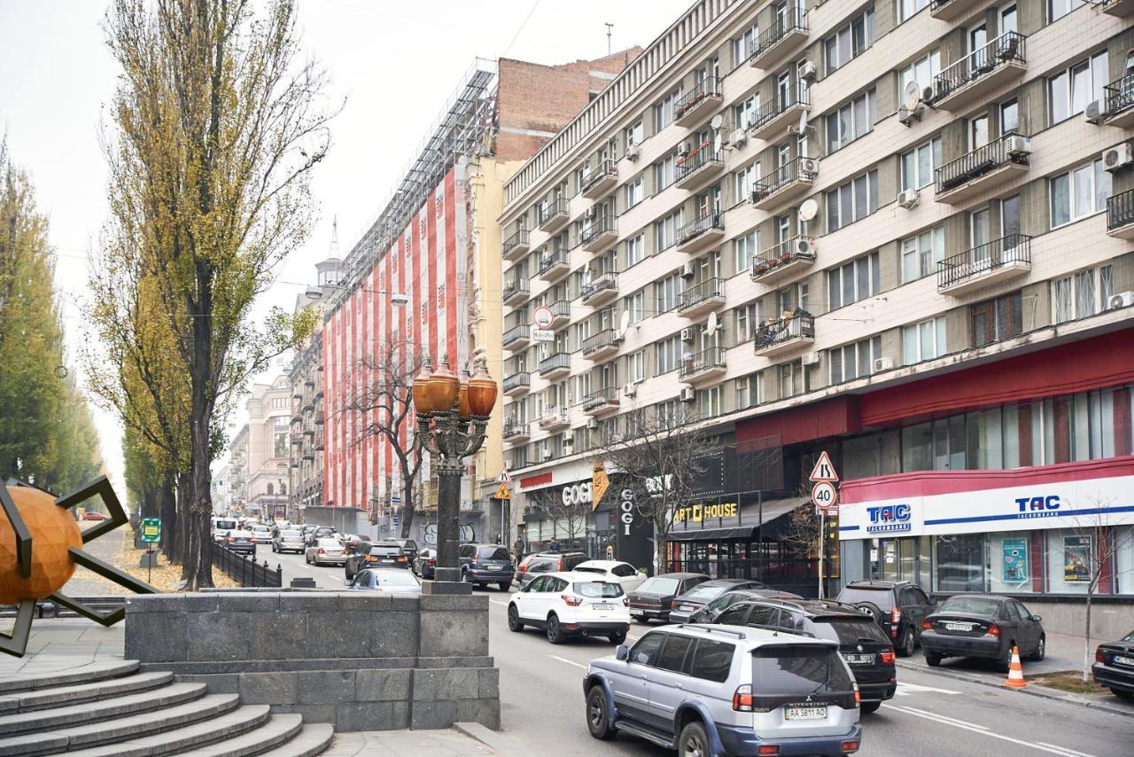 Big Jacuzzi , Sauna , Khreshchatyk apartments Kiev Bagian luar foto
