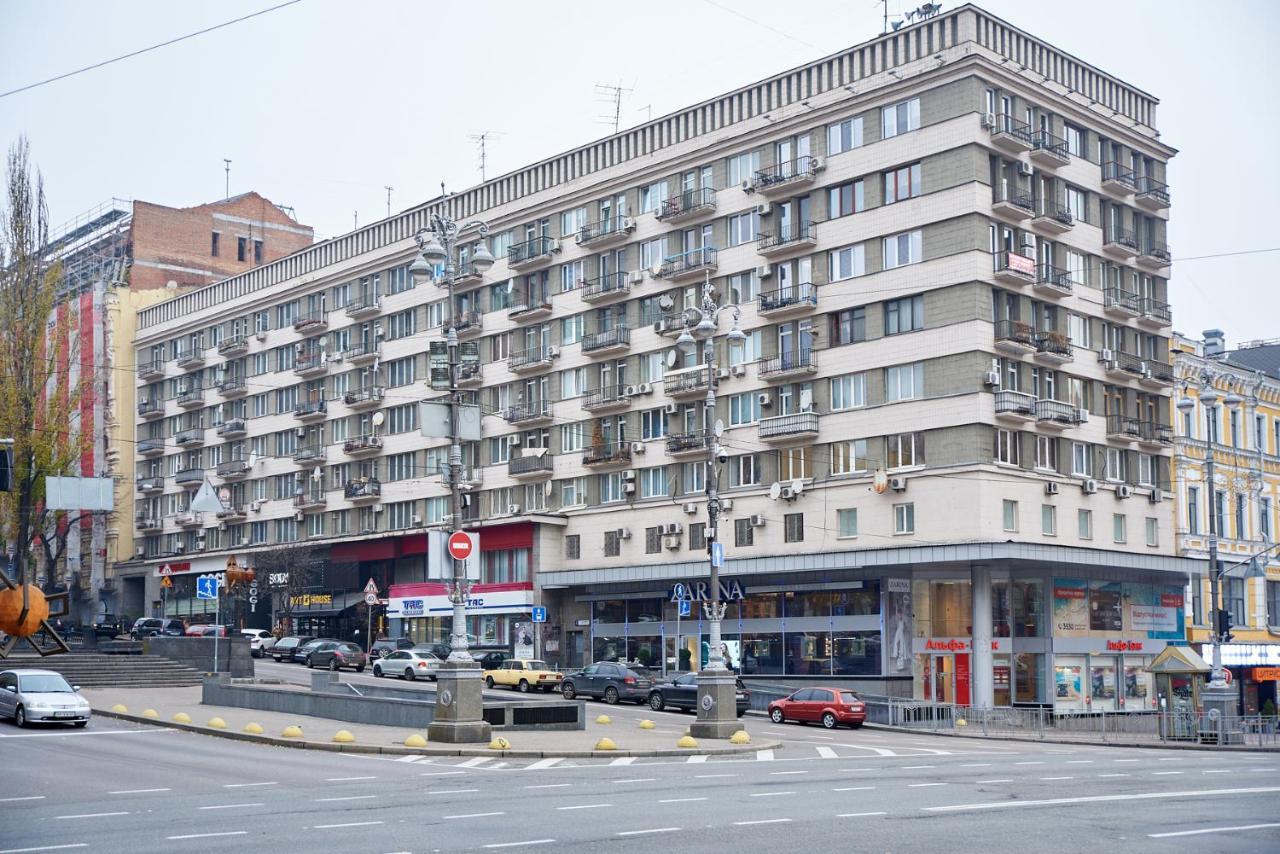 Big Jacuzzi , Sauna , Khreshchatyk apartments Kiev Bagian luar foto