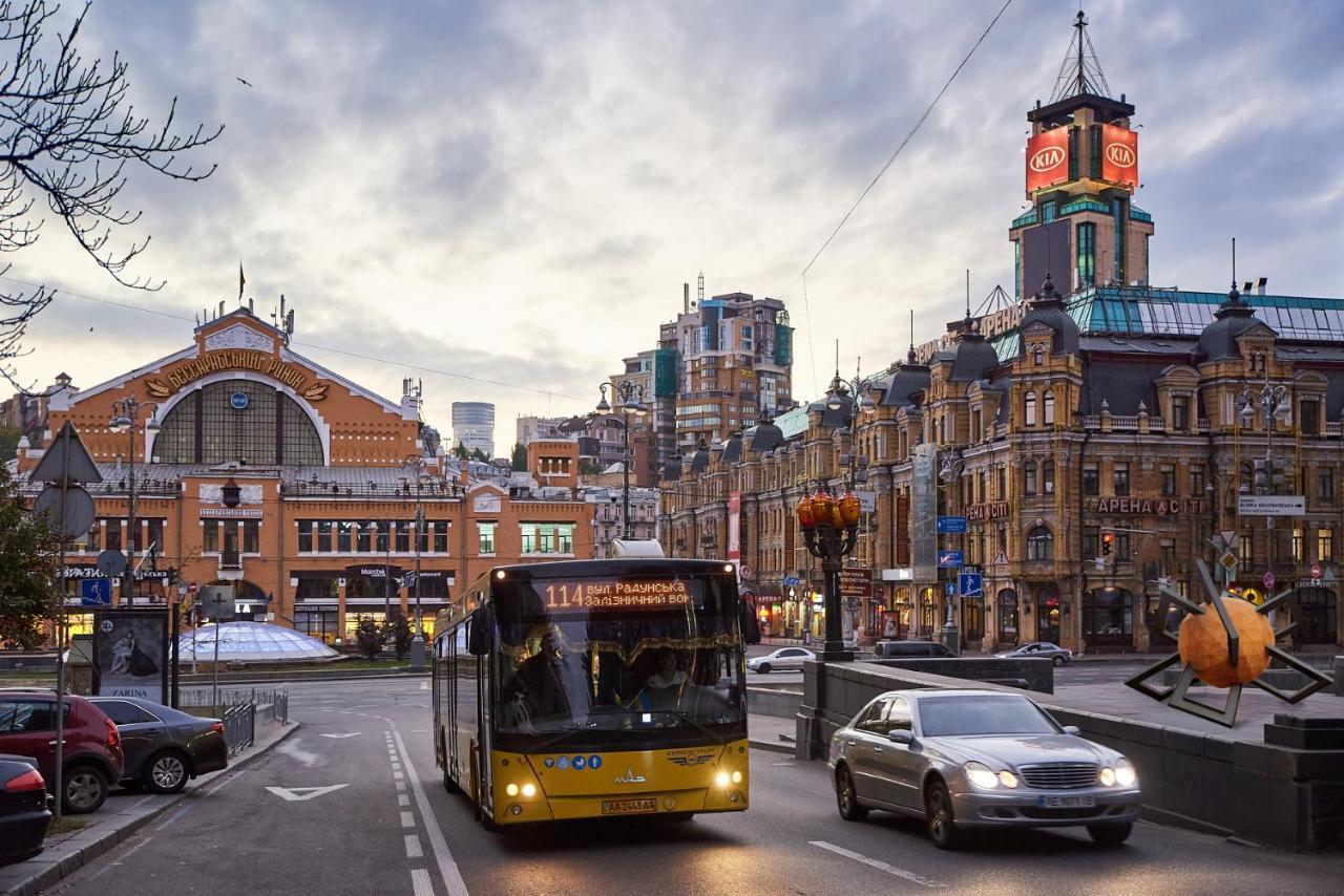 Big Jacuzzi , Sauna , Khreshchatyk apartments Kiev Bagian luar foto